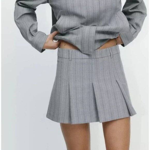 Zara Box Pleated Pinstripe Skirt in Grey - Picture 2 of 5